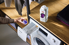 Средство для стирки темных и черных вещей Miele Ultra Dark 1.5 л